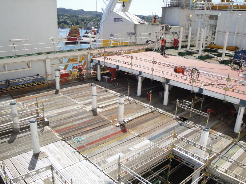 Albatross Services - cases - CCB - Lay Down Deck - 2009